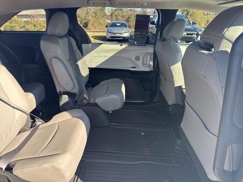 New 2025 Toyota Sienna XLE image 29