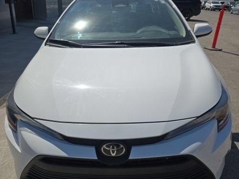 Used 2025 Toyota Corolla LE FWD image 3
