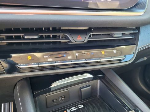 Used 2025 Buick Envision Sport Touring image 17