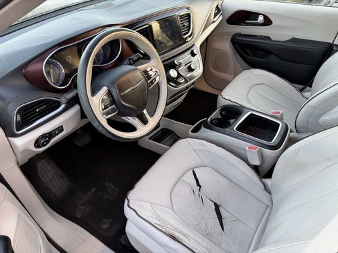 Used 2017 Chrysler Pacifica Limited FWD image 18