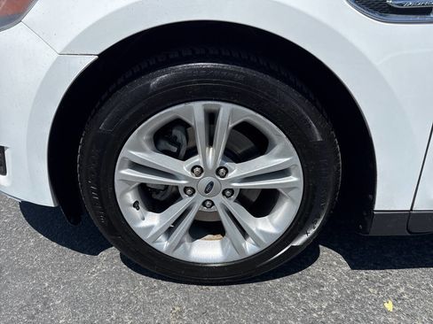 Used 2017 Ford Taurus SEL image 21
