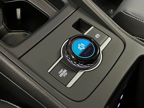 New 2025 Volkswagen Tiguan SE image 13