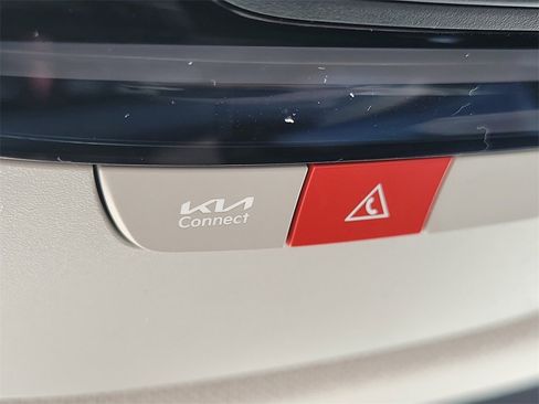 New 2025 Kia Seltos S image 17