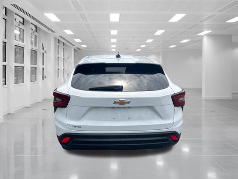 Certified 2026 Chevrolet Trax LS FWD image 6