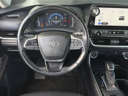Used 2024 Toyota Grand Highlander AWD image 16