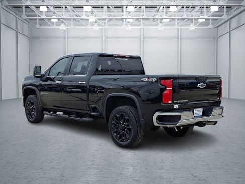 Certified 2025 Chevrolet Silverado 2500 LTZ w/ LTZ Convenience Package AWD/4WD image 8