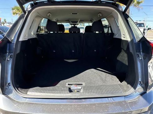 Used 2024 Nissan Rogue SV image 8