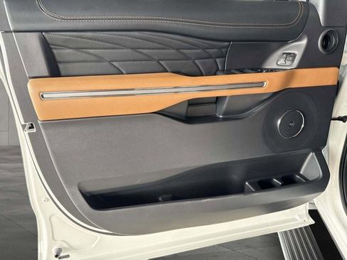 Used 2024 Ford Expedition Platinum image 10