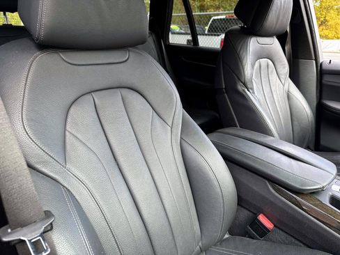 Used 2017 BMW X5 xDrive40e image 11