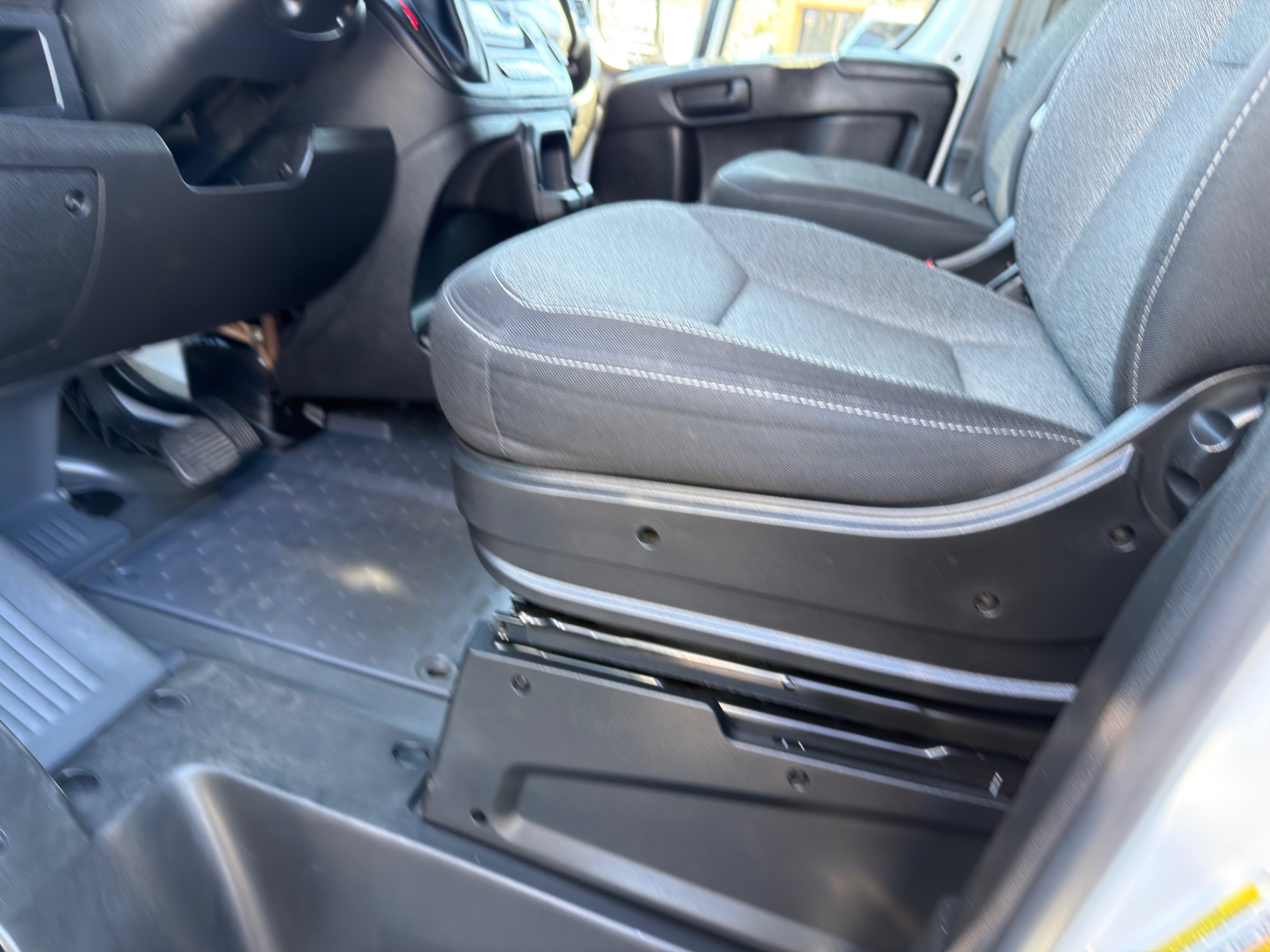 Used 2025 RAM ProMaster 2500 w/ U-Haul Equipment Group FWD image 25