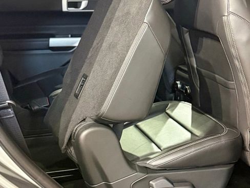 Used 2022 Ford Explorer XLT w/ Equipment Group 202A image 72