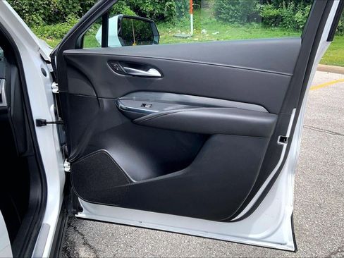Used 2025 Cadillac XT4 Premium Luxury FWD image 26