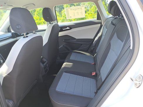 Certified 2025 Volkswagen Taos S AWD/4WD image 14