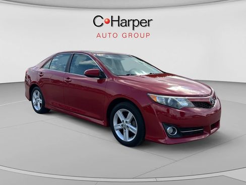 Used 2014 Toyota Camry SE w/ Moonroof Package FWD image 1