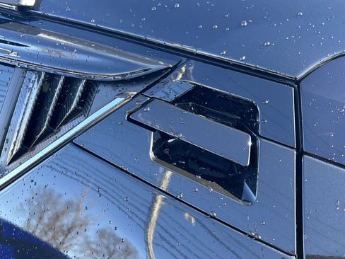 Used 2021 Toyota C-HR Limited image 11