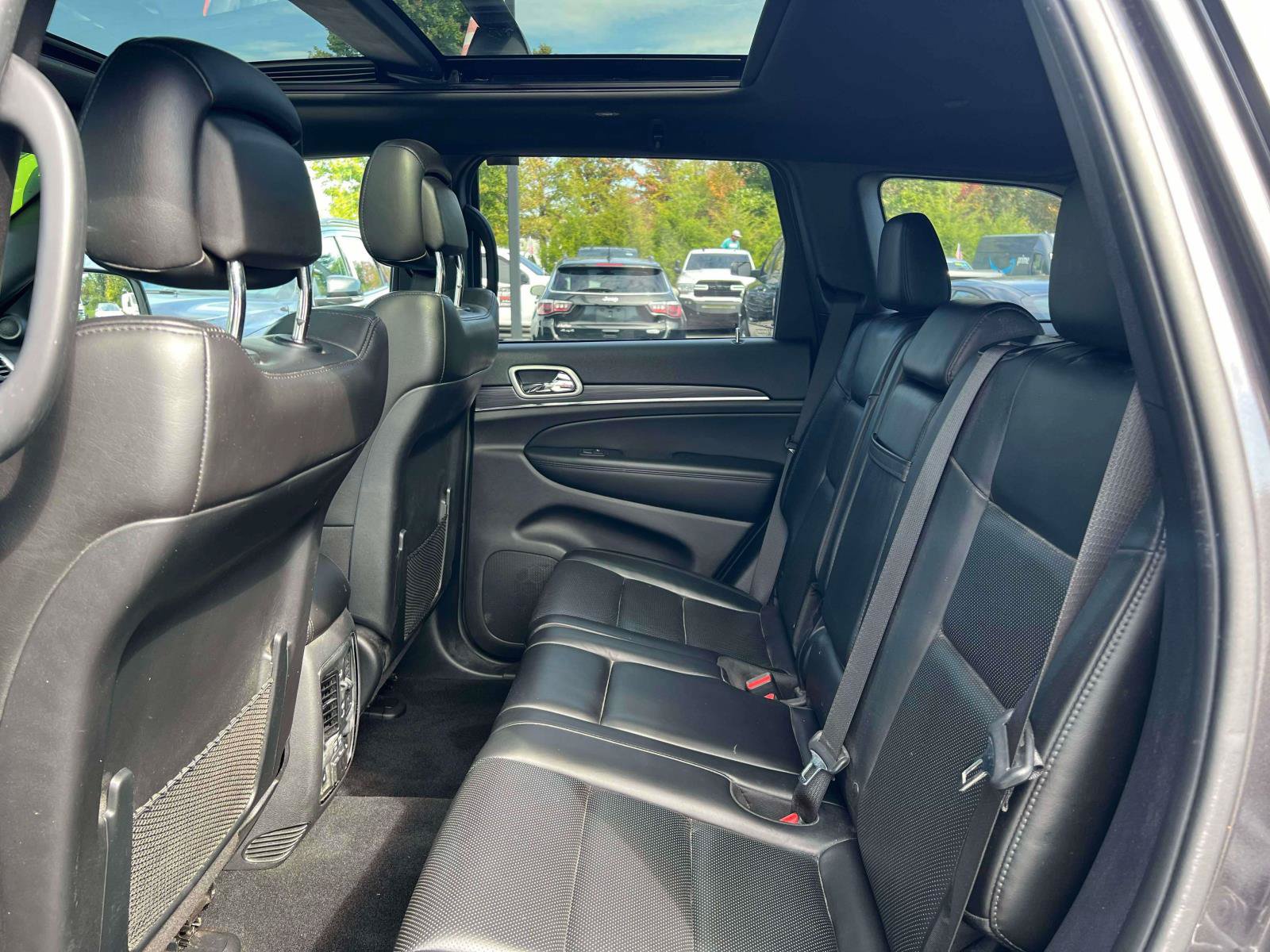 Used 2020 Jeep Grand Cherokee Limited w/ Luxury Group II AWD/4WD image 16