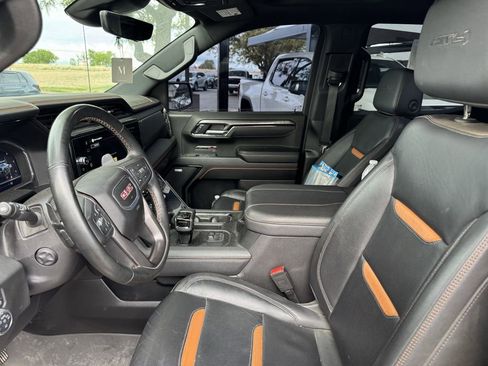 Used 2025 GMC Sierra 1500 AT4 w/ AT4 Premium Package AWD/4WD image 9