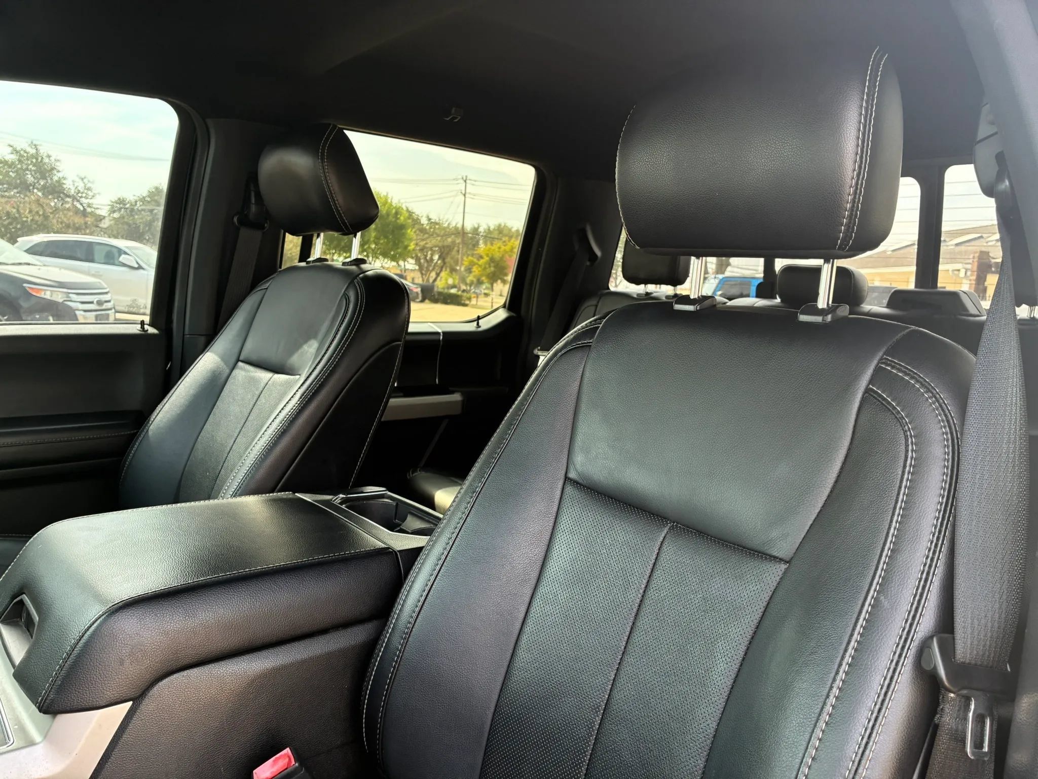 Used 2019 Ford F150 Lariat w/ Equipment Group 502A Luxury AWD/4WD image 10