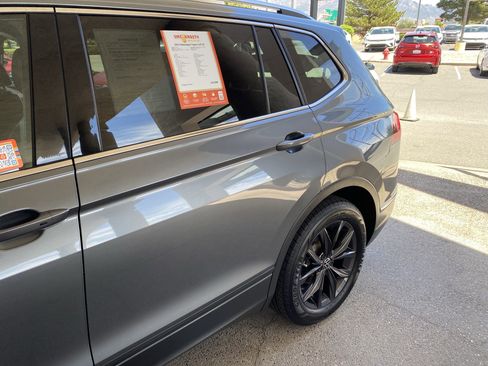 Certified 2022 Volkswagen Tiguan SE FWD image 56
