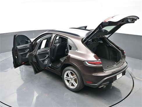 Used 2022 Porsche Macan image 28