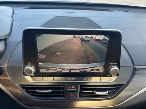 Used 2024 Nissan Altima 2.5 SV image 17