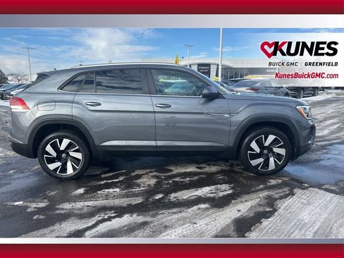 Used 2025 Volkswagen Atlas Cross Sport SE image 4
