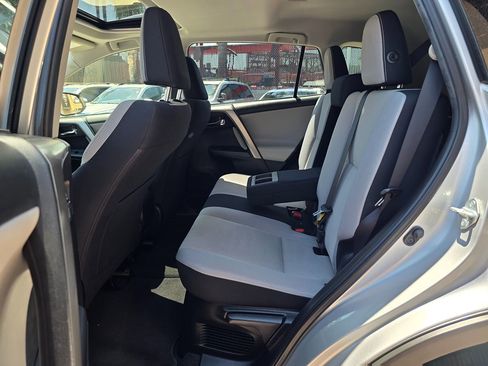Used 2016 Toyota RAV4 XLE AWD/4WD image 23
