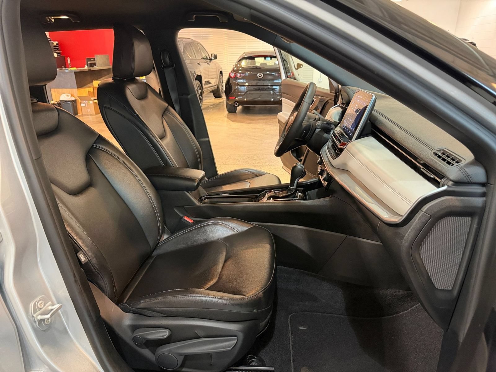 Used 2025 Jeep Compass Limited AWD/4WD image 35