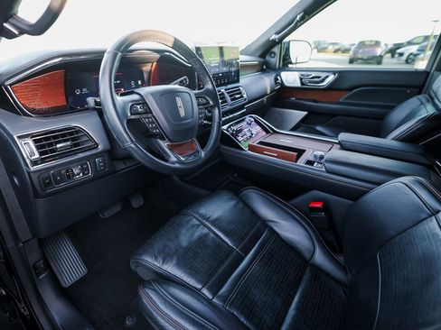 Used 2024 Lincoln Navigator Black Label image 4