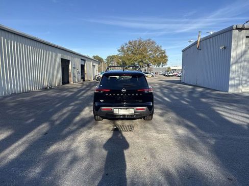 New 2026 Nissan Pathfinder Platinum image 6