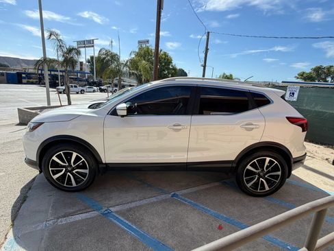 Used 2018 Nissan Rogue Sport SL w/ SL Premium Package FWD image 6