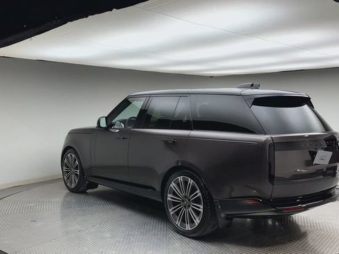 Used 2024 Land Rover Range Rover SE AWD/4WD image 4