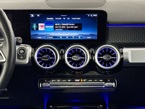 Used 2024 Mercedes-Benz GLB 250 4MATIC image 23