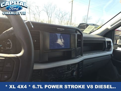 Used 2025 Ford F450 XL w/ XL Chrome Package image 11