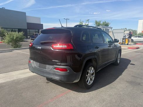 Used 2016 Jeep Cherokee Sport image 5