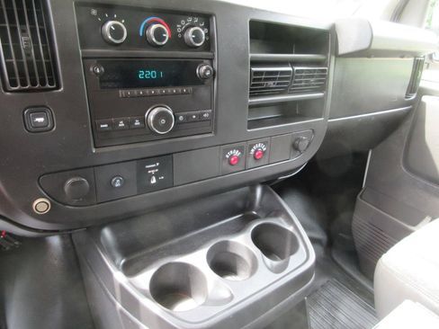 Used 2014 Chevrolet Express 2500 RWD image 36
