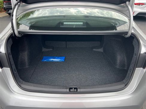 Used 2025 Toyota Corolla LE image 18