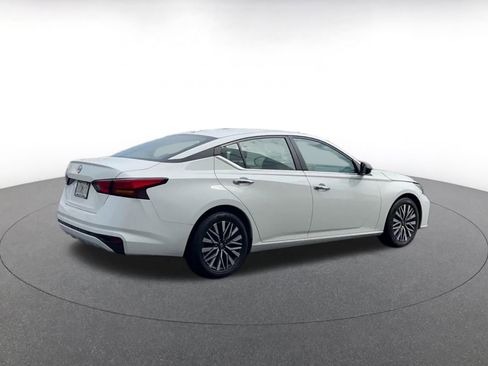 Used 2025 Nissan Altima 2.5 SV image 14