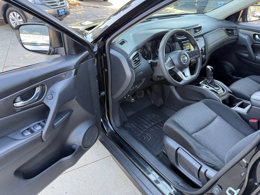 Used 2017 Nissan Rogue S AWD/4WD image 10