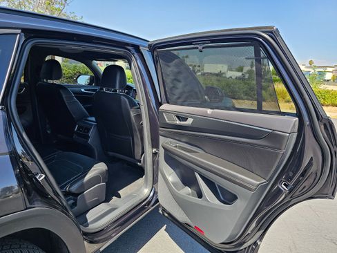 Used 2025 Volkswagen Atlas Cross Sport SEL R-Line AWD/4WD image 29