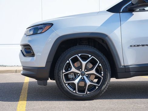 Used 2025 Jeep Compass Limited AWD/4WD image 11