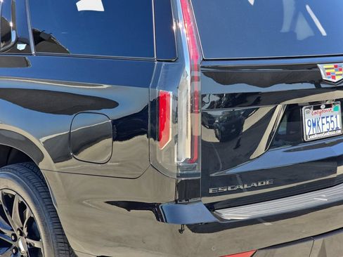 Used 2024 Cadillac Escalade Sport Platinum w/ LPO, ONYX Package AWD/4WD image 40