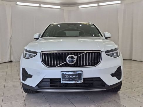 Used 2025 Volvo XC40 B5 Core AWD/4WD image 3
