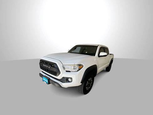 Used 2016 Toyota Tacoma TRD Off-Road AWD/4WD image 4