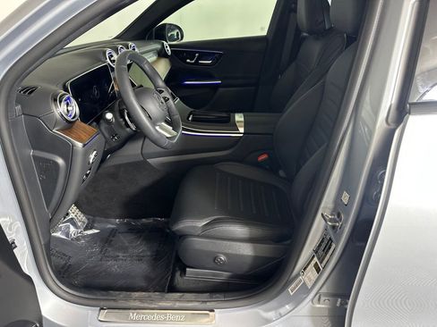 Certified 2025 Mercedes-Benz GLC 300 4MATIC image 9