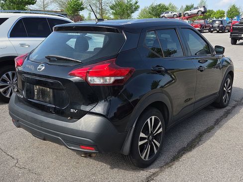 Used 2019 Nissan Kicks SV FWD image 2