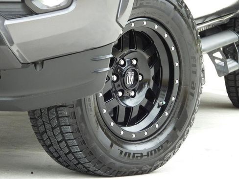 Used 2019 Toyota Tacoma SR5 RWD image 5