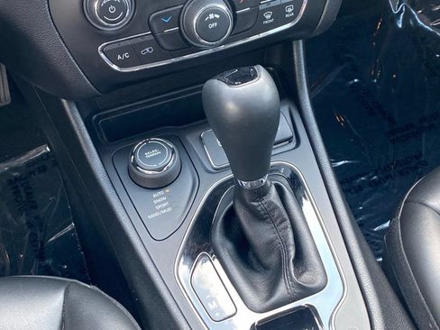 Used 2020 Jeep Cherokee Latitude Plus AWD/4WD image 15