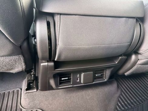 Used 2022 GMC Sierra 1500 SLE image 16