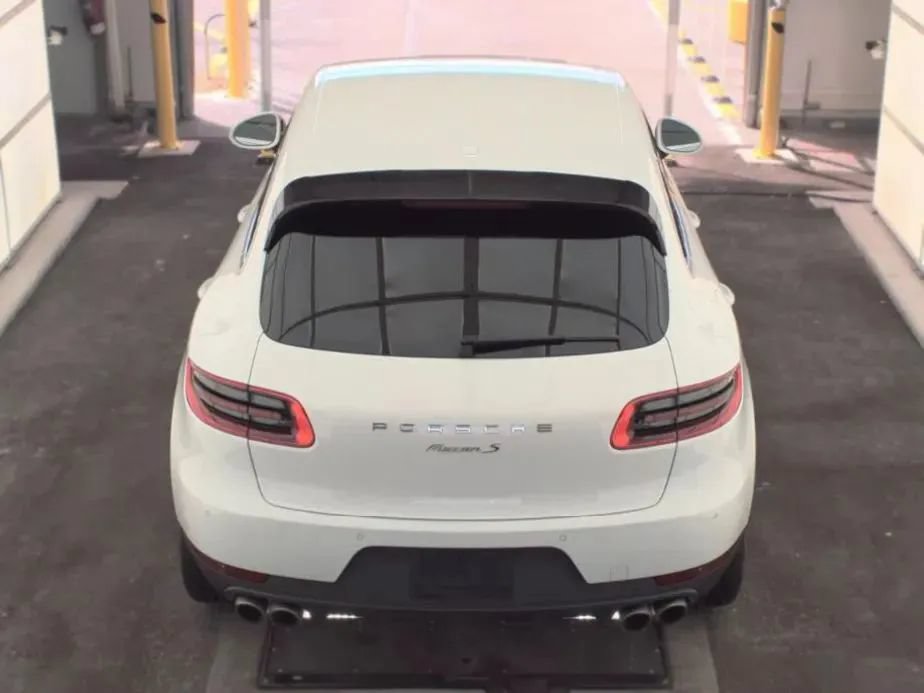 Used 2015 Porsche Macan S w/ Infotainment Package AWD/4WD image 4